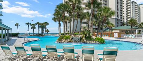 3 من حمّامات السباحة الخارجية، حمّام سباحة مُدفَّأ