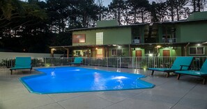 Außenpool, geöffnet von 09:00 Uhr bis 21:00 Uhr, Liegestühle