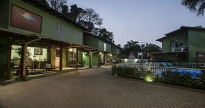 Fachada del alojamiento - Noche