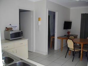 Interior - Kurrmine Beach Motel (Kurrimine Beach)
