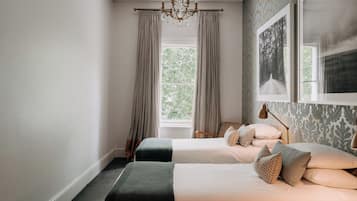 Habitación estándar con 1 cama matrimonial o 2 individuales, baño privado (Measday Room) | Ropa de cama de alta calidad y artículos del minibar gratis