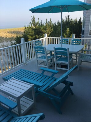 屋外ダイニングエリア