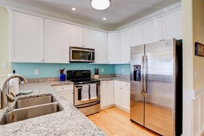 冰箱、微波炉、烤箱、炉灶