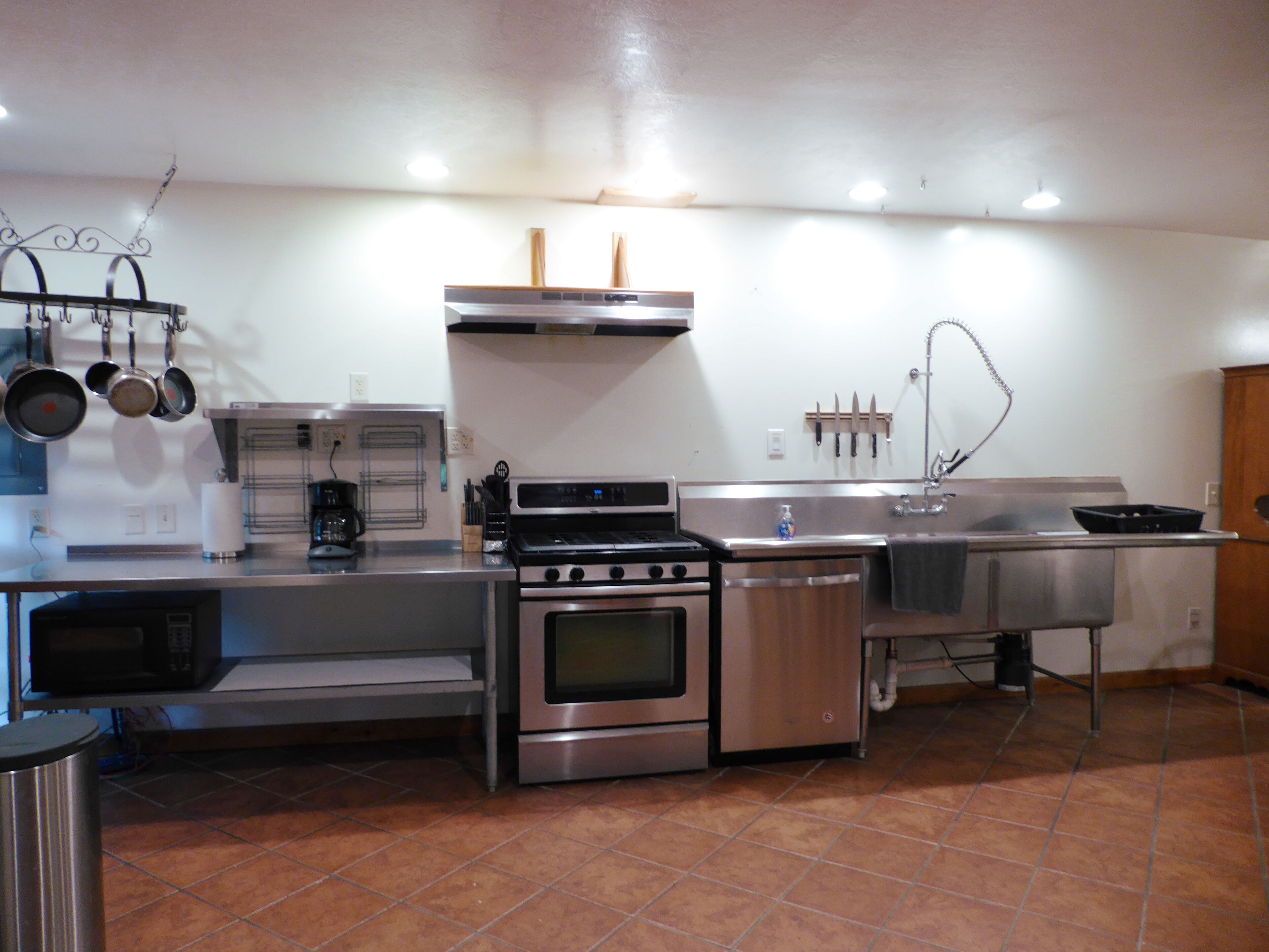 Spacious, renovated Ithaca favorite!  Restaurant-style kitchen, plenty of rooms!