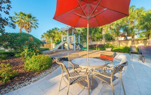 Outdoor dining - TROPICAL RESORT. Lazy River, Water Slide + amenities. PREMIUM•SPACIOUS•BRIGHT (Davenport)