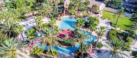 Utomhuspool och uppvärmd pool