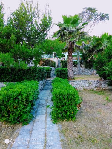 Castro: House with private access to the sea