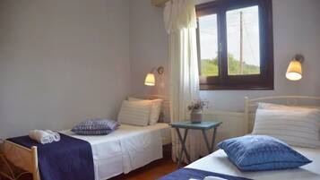 3 makuuhuonetta, työpöytä, silitysrauta/-lauta, Wi-Fi