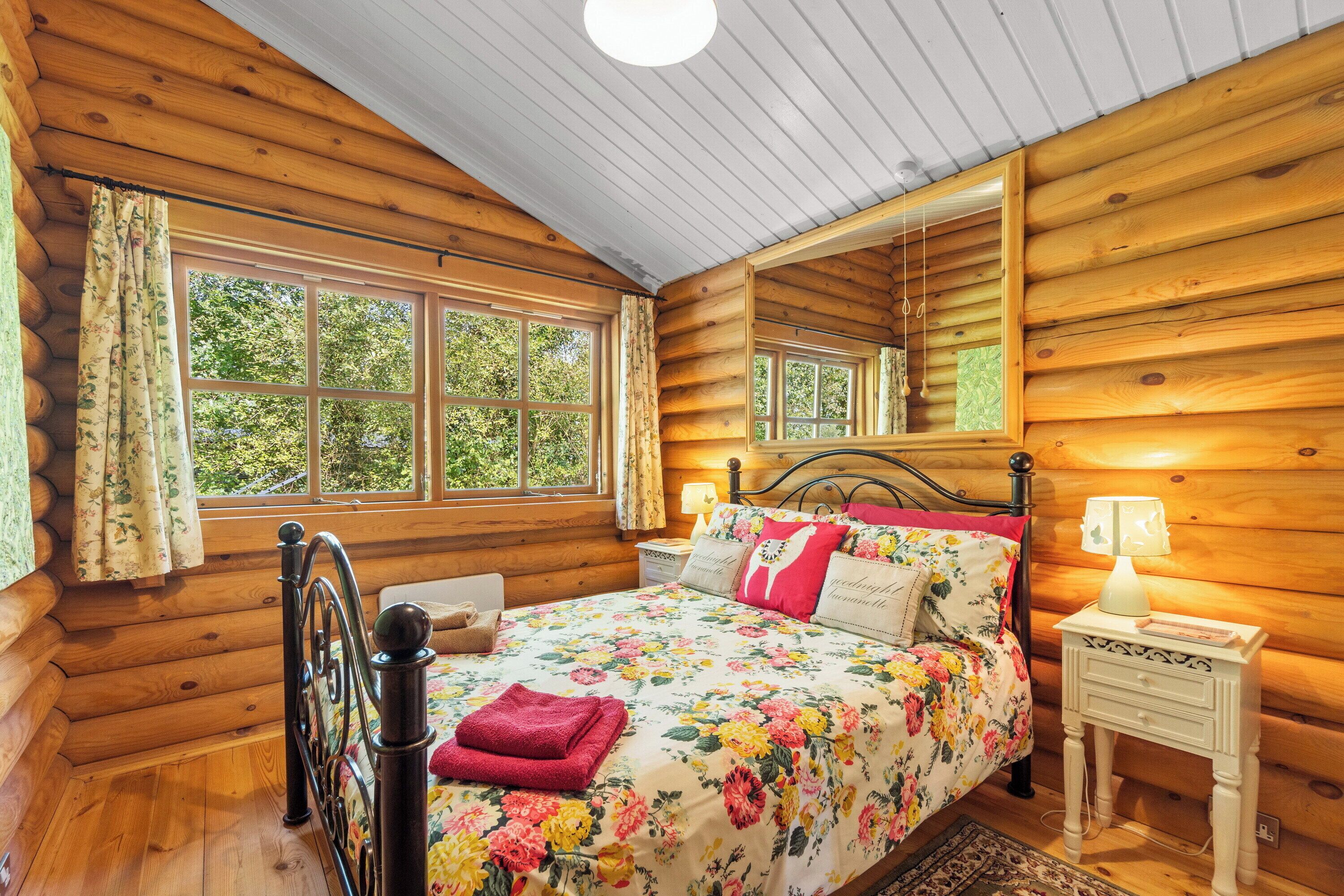 2 間睡房、房內夾萬、熨斗/熨衫板、免費 Wi-Fi