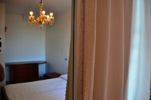 4 habitaciones, tabla de planchar con plancha y wifi gratis