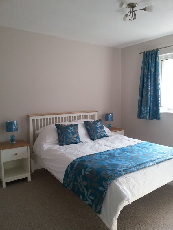 3 chambres, matelas mémoire de forme, fer et planche à repasser