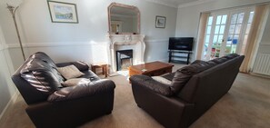 TV connectée, cheminée, lecteur de DVD, vidéothèque