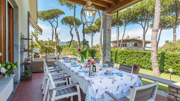 Outdoor dining - ll Renzito 8, Emma Villas (Capanne-Prato-Cinquale)