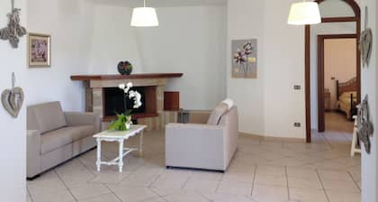 Residenza I Filari: a villa surrounded by greenery.