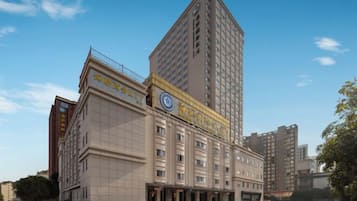 A multi-story hotel with a prominent entrance and a large sign.