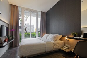 Schreibtisch, kostenloses WLAN