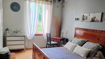 2 chambres, fer et planche à repasser, lit parapluie, Wi-Fi gratuit