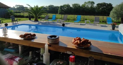 MEDOCAINE HOUSE WITH SALT HEATED POOL 15 mins FROM THE OCEAN