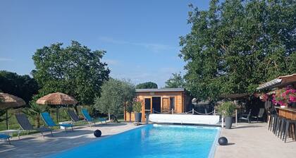 MEDOCAINE HOUSE WITH SALT HEATED POOL 15 mins FROM THE OCEAN