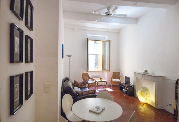 Smart TV, DVD player, books, music library