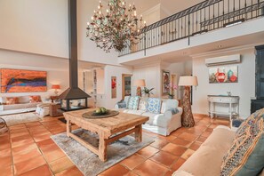 Smart TV, fireplace, DVD player, books