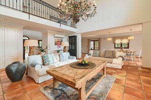 Smart TV, fireplace, DVD player, books