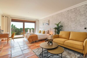 4 bedrooms, in-room safe, desk, iron/ironing board - Experience Ultimate Luxury and Convenience at our 5-Star Villa with Private Pool (Teulada, Moraira)