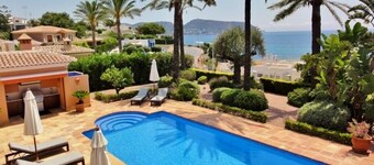 Experience Ultimate Luxury and Convenience at our 5-Star Villa with Private Pool