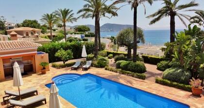 Experience Ultimate Luxury and Convenience at our 5-Star Villa with Private Pool