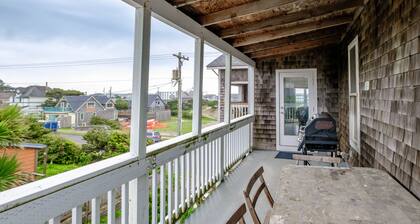 Nye Beachin sydämessä! Merinäköala, 800 SF Master, salainen pelihuone, kylpylä ja paljon muuta