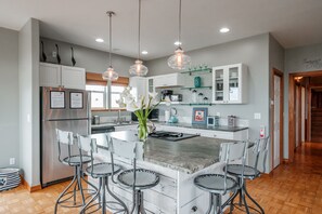 Fridge, microwave, oven, stovetop - Whitewater Ocean View, Spa, Secret Game Room, 800 SF Master Suite (Newport)