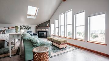 智能電視、壁爐、足球機、乒乓球設施