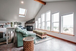 Smart-TV, peis, fotballspill og bordtennis