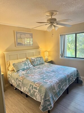 2 slaapkamers, een strijkplank/strijkijzer, gratis wifi, beddengoed