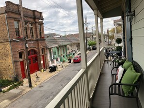 Property grounds - Holiday luxury in Marigny secure gated parking btw French Quarter & Bywater (New Orleans)