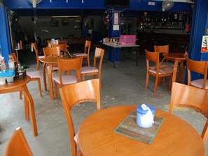 Lunch and dinner served, Thai cuisine