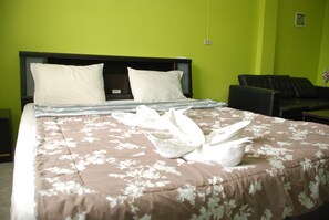 Superior Double Room with Air Condition  | Rollaway beds, free WiFi - Blue Lagoon Guest House and Bar (Cha-am)