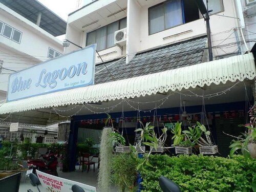 Blue Lagoon Guest House and Bar