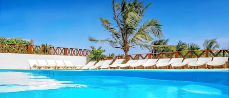 Outdoor pool, open 9:00 AM to 9:00 PM, sun loungers