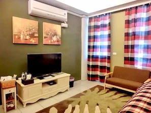 Blackout curtains, free WiFi