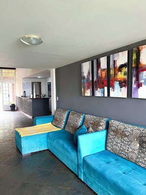 Televisión LED 14 pulgadas con canales de televisión vía satélite