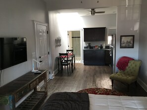 Fer et planche Ă repasser, lit parapluie, Wi-Fi gratuit, draps fournis