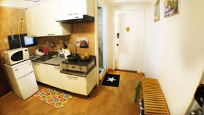 xxxxx | Cuisine privée | Four à micro-ondes, vaisselle et ustensiles
