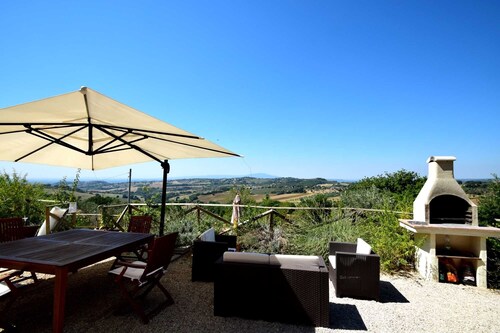 Villa dans les collines de l'Ombrie, PANORAMA AMAZING, à 50 minutes de Rome