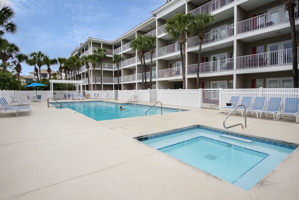 Lämmitetty uima-allas