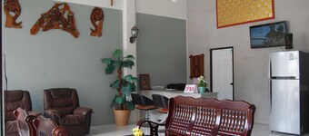 Sea & Sand Guesthouse and Restaurant