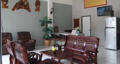 Sea & Sand Guesthouse and Restaurant