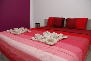 In-room safe, free WiFi - Sea & Sand Guesthouse and Restaurant (Cha-am)