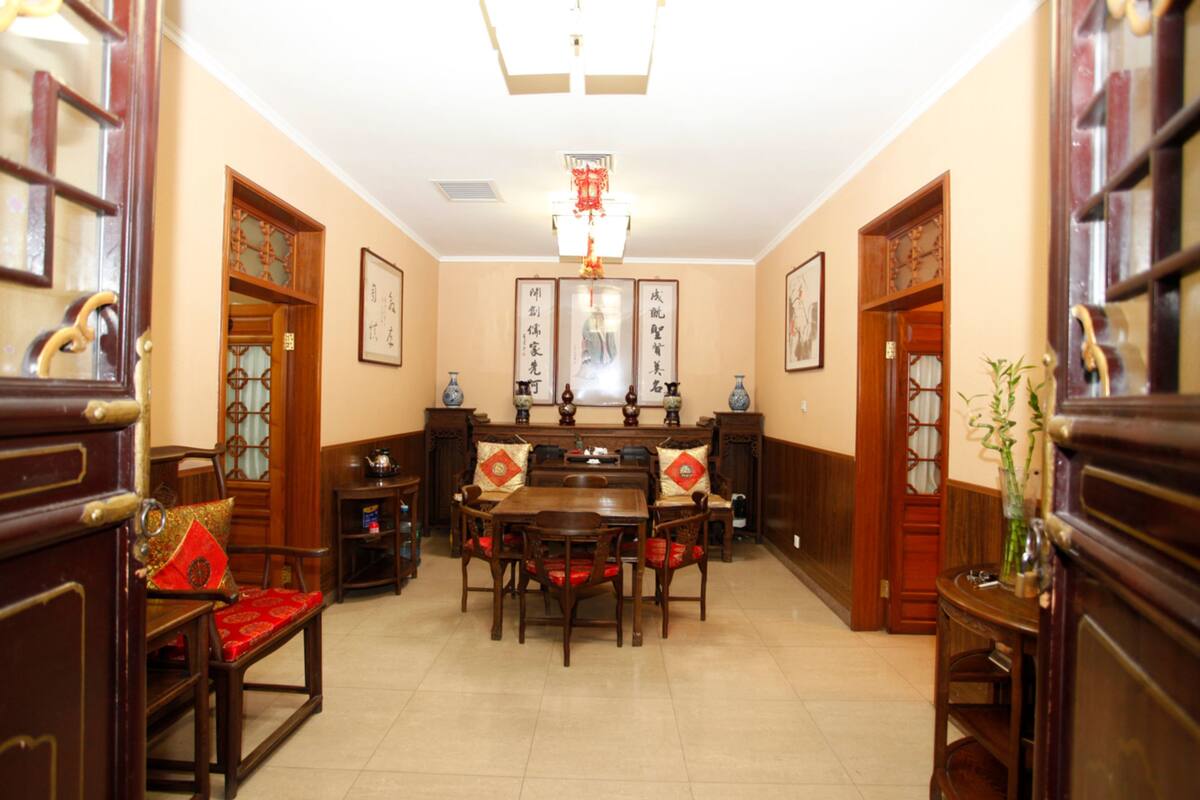 Family Suite | Living area | TV