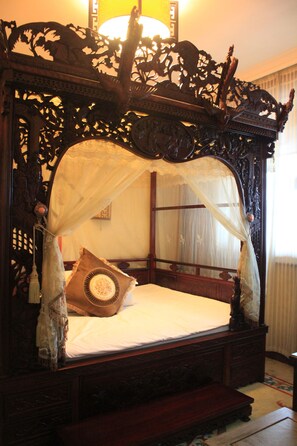 Superior Suite | Desk, blackout curtains, free WiFi